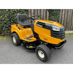 Gebruikt Cub Cadet LT2 NR92 Benzine Zitmaaier